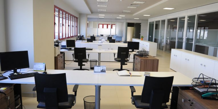 Nëpunësit e shtetit/ Rishikohen pagat e Administratës Publike