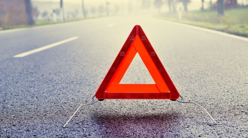 Përplasen dy automjete, plagoset polici