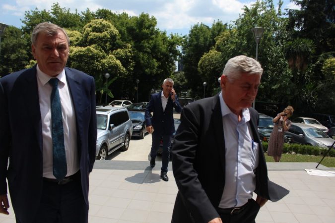 Zbardhen porositë e Bashës për aleatët e tij