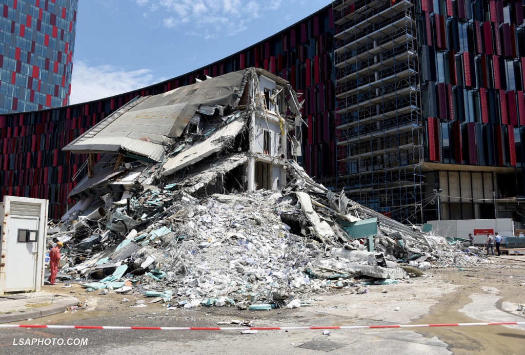 “Godina që u shemb tek Arena u legalizua 4 muaj më parë”. Kush do ta paguajë dëmshpërblimin?