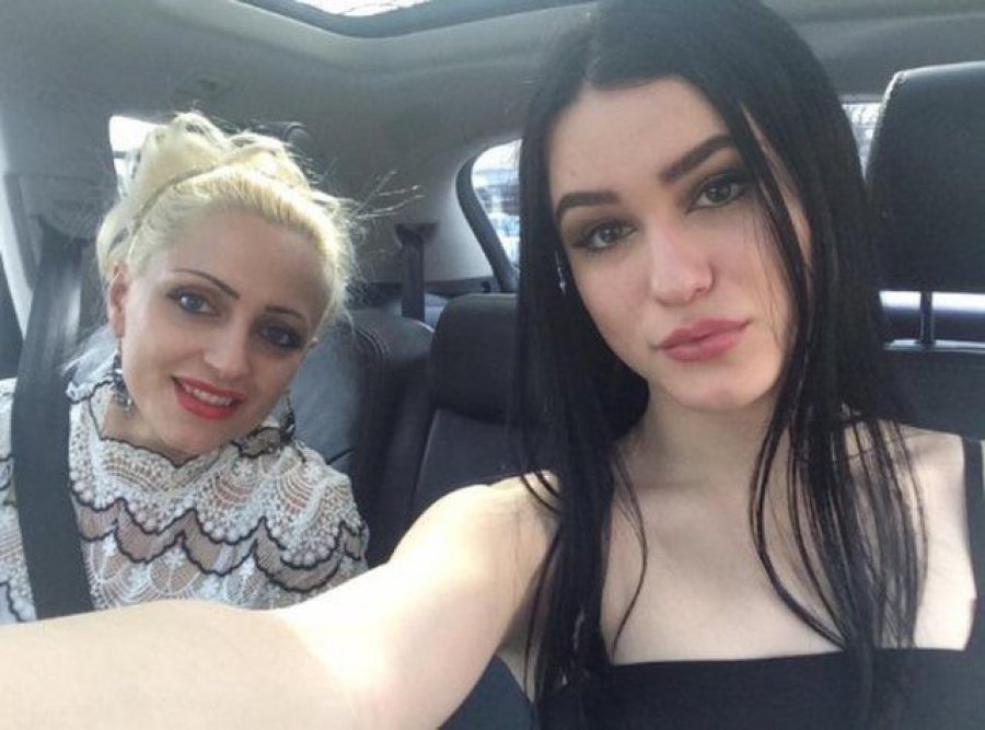 E masakroi babai me thika, ja çfarë shkruan nëna e Sabina Lekajt