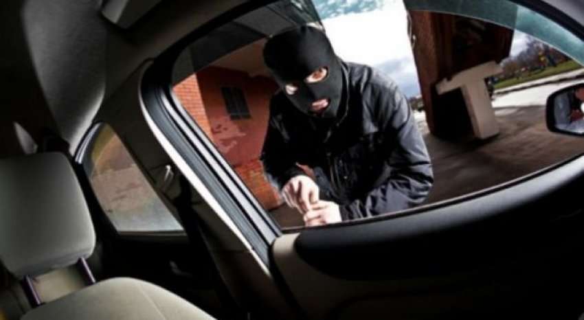 Durrës, hajdutët “godasin” dy herë, vjedhin kasafortën dhe një automjet