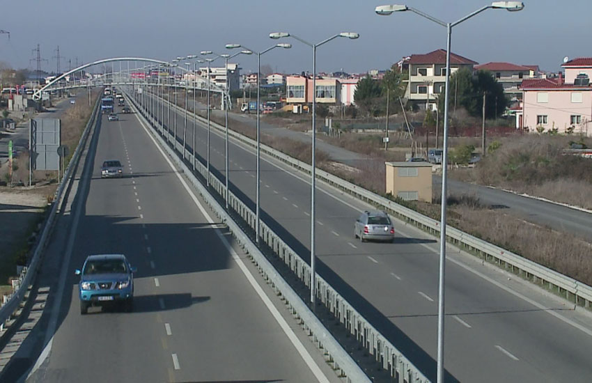 Shpërthen transformatori në autostradën Tiranë-Durrës, tre të plagosur