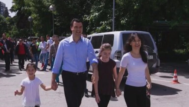 Kënga që ka lënë gjurmë në jetën e Lulzim Bashës