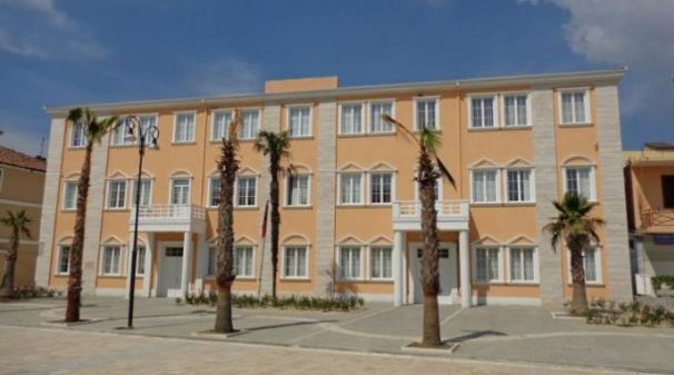 FNSH zbarkon në Kavajë, Isa Sakja bën rezistencë