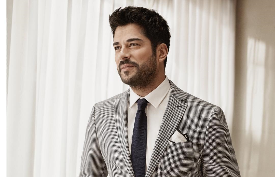 Ushtria ndërhyn për të shpëtuar aktorin e dashur turk nga fansat (VIDEO)