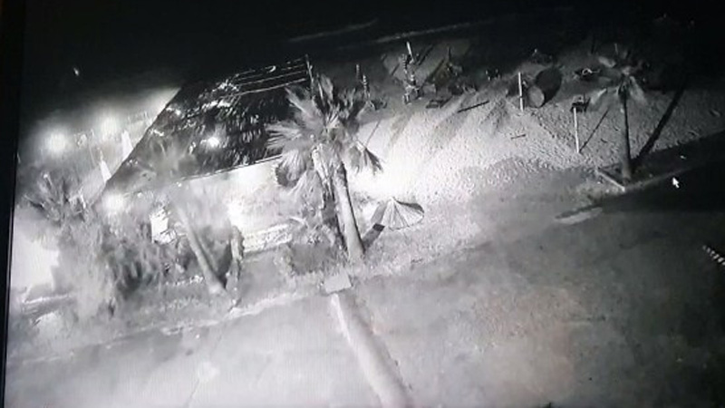 Përmbytet Vlora, reshjet e dendura të shiut shkaktojnë dëme në plazhe