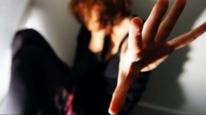 Përdhunohet 18-vjeçari, rrëfehet nëna: I dha djalit 3000 lekë të vjetra