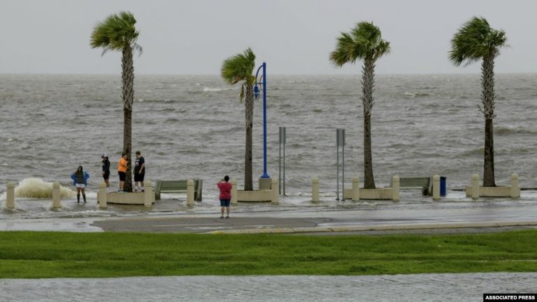 Uragan në Gjirin e Meksikës, nis evakuimi masiv