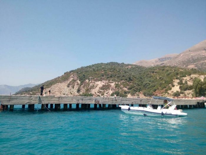 Gomonia “Stuhia” pëson defekt, shpëtohen dy persona