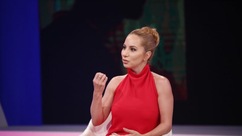 Producentja e njohur ironizon blerjet e luksit: Jam e lumtur me çanta 25 euro!