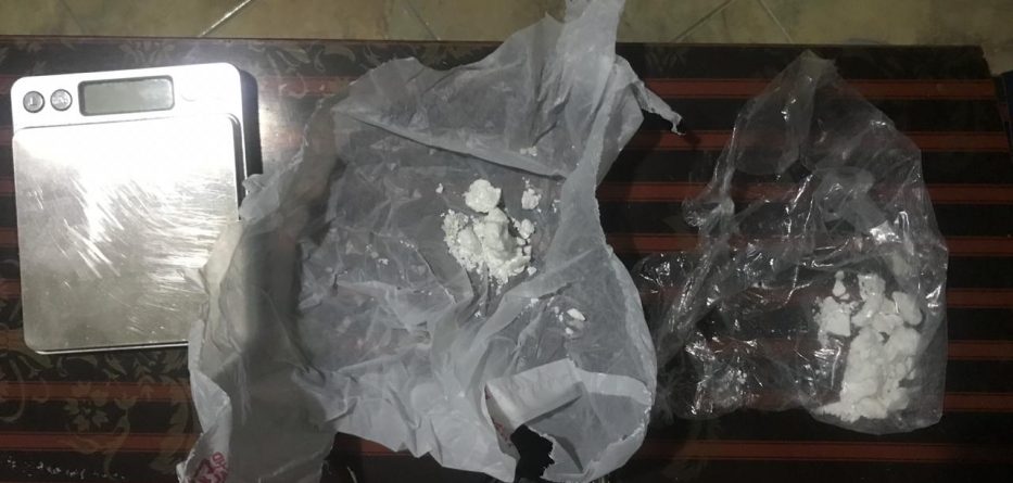 EMRI/ Kokainë dhe prostitucion në lokal, arrestohet pronari që shfrytëzonte vajza