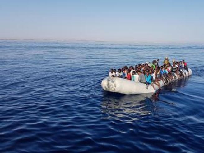 Tragjedi në det, mbytet anija në Libi, dyshohet për 150 të vdekur