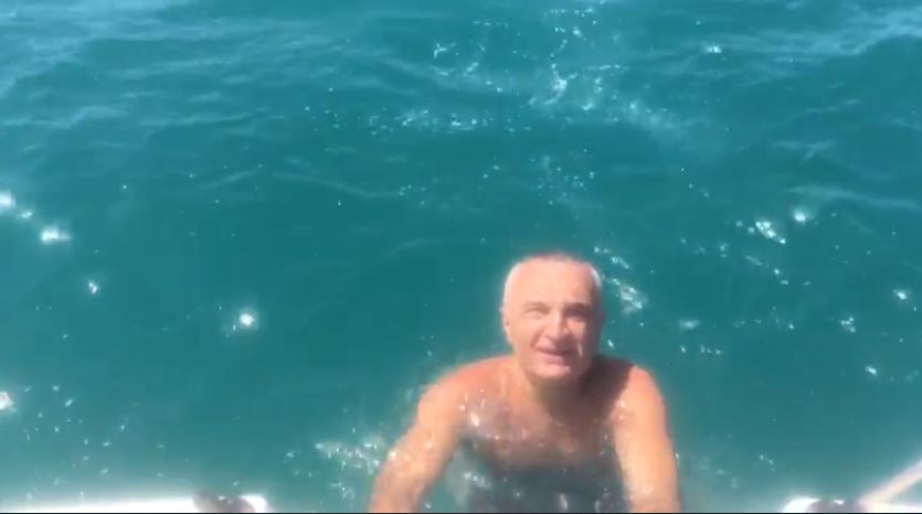 “Më mirë në det se në…”, Presidenti Meta tallet me kryeministrin Rama (VIDEO)