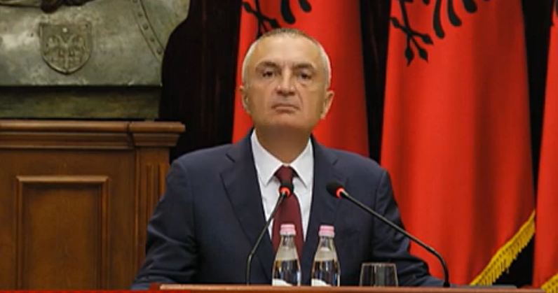 LIVE/ Presidenti Meta flet për grup të strukturuar: Këshillova Bashën dhe Kryemadhin për…