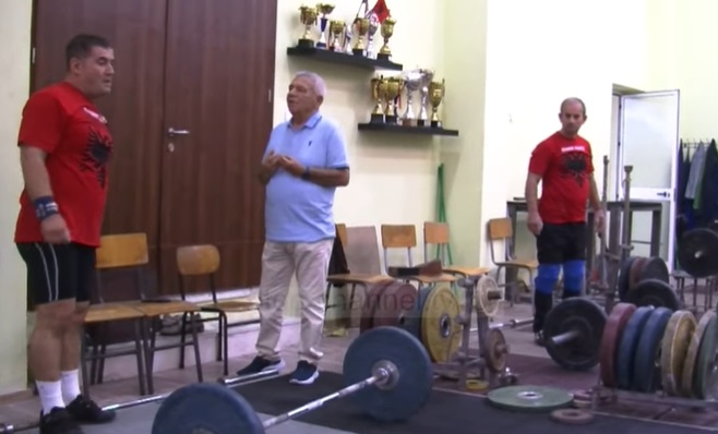 Mjeshtrat e Durrësit në peshëngritje garojnë në lojërat olimpike evropiane të Veteranëve