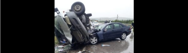 Aksident me të plagosur, shkatërrohen makinat nga përplasja (FOTO)