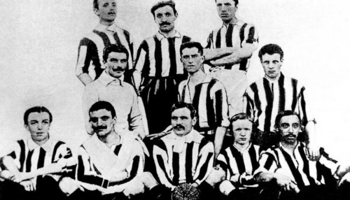 Në emër të historisë, klubi anglez i drejtohet Juventusit për ndihmë