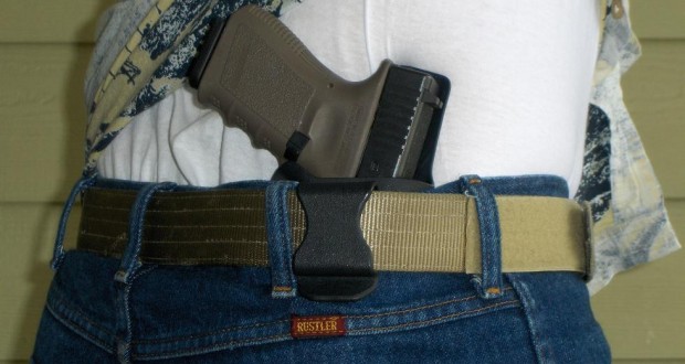 Qarkullonte me armë në brez, arrestohet 28-vjeçari