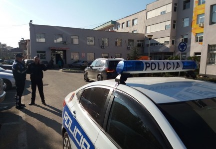 E rëndë në Tiranë, fëmija 16 muajsh humb jetën nga një kokërr qershi