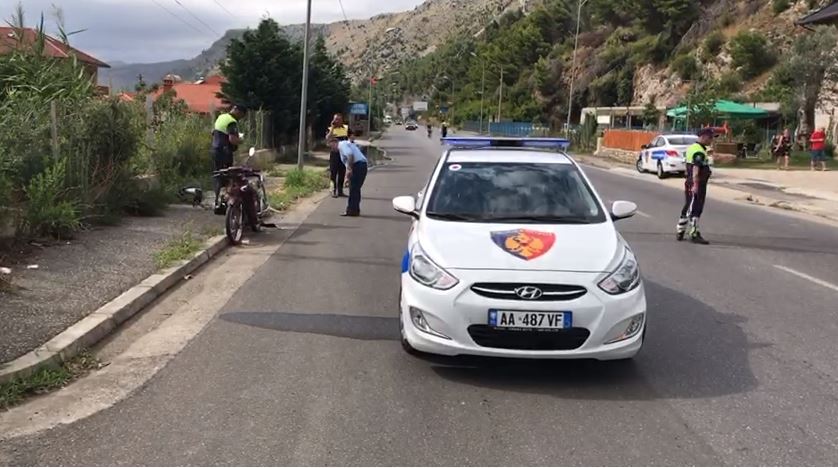 Makina godet motorin, drejtuesi i mjetit përfundon në spital