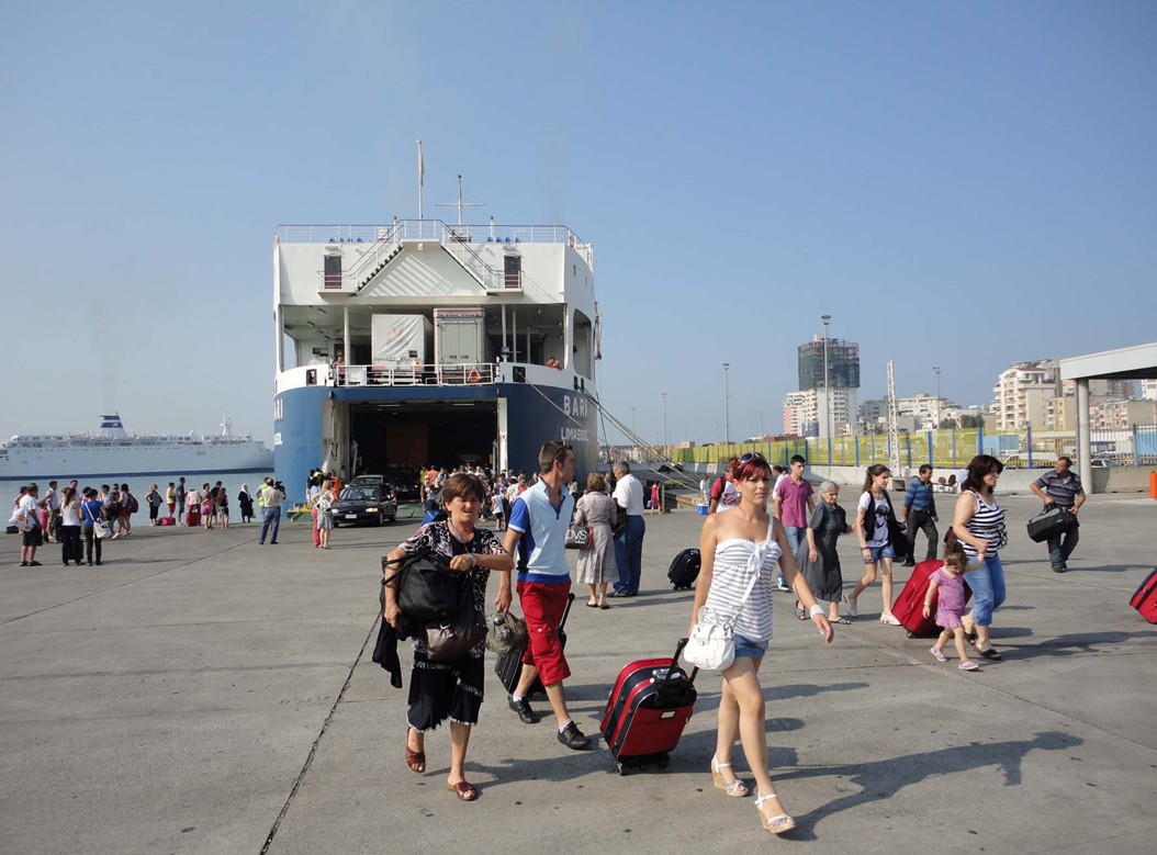 Nis fluksi në portin e Durrësit, mbi 12 mijë udhëtarë në 1 javë