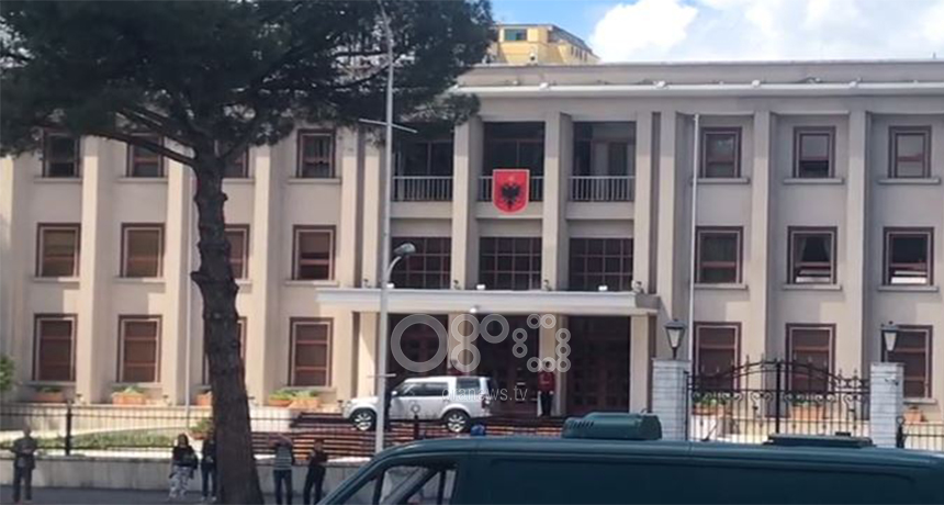 Presidenca sot konferencë shtypi në orën 12:00