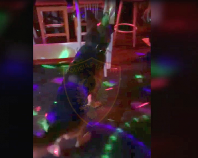 VIDEO/ Kokainë për klientët në lokalin e natës, arrestohet pronari