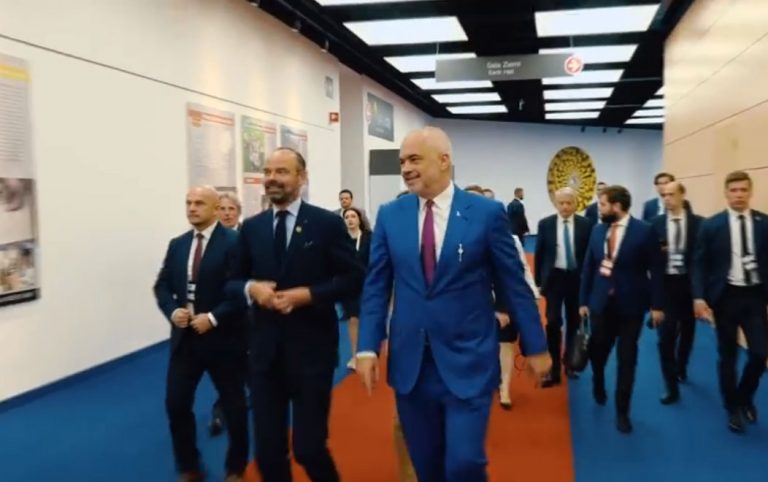 Rama në Samitin në Poznan, takon kryeministrin e Francës (VIDEO)