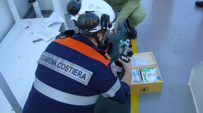 Bllokohet nga autoritetet italiane anija me flamur shqiptar