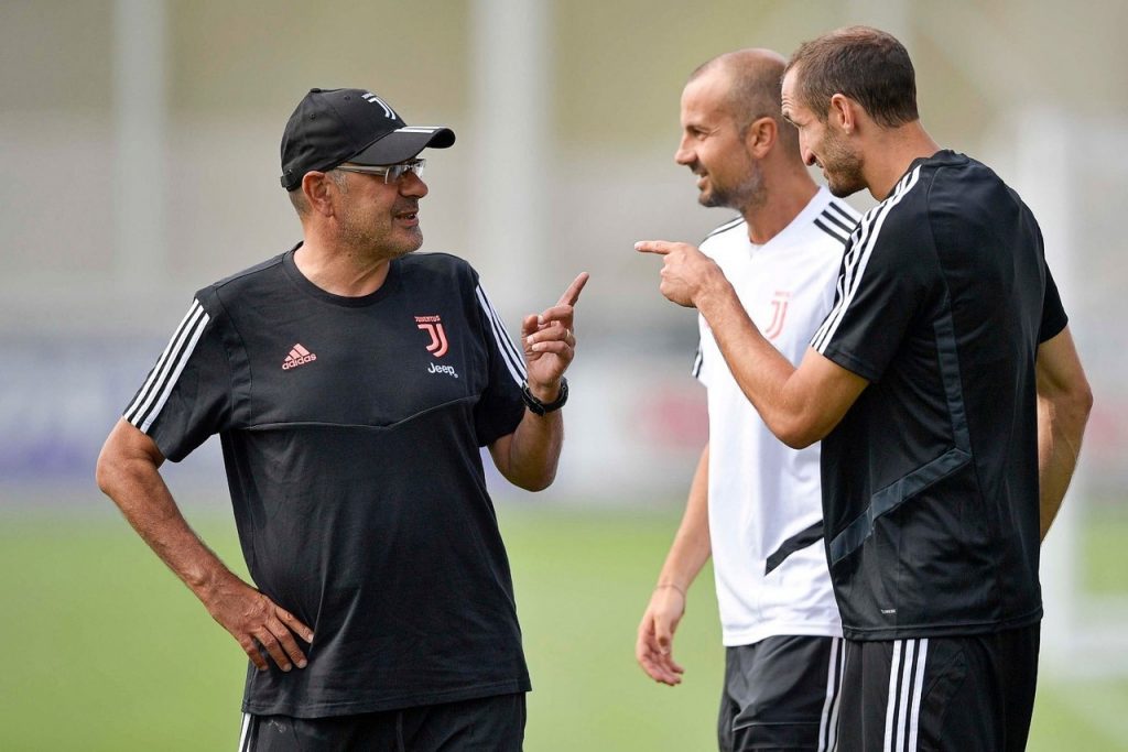 Sarri tronditet nga dëmtimet: Juventus bllokon shitjet në mbrojtje