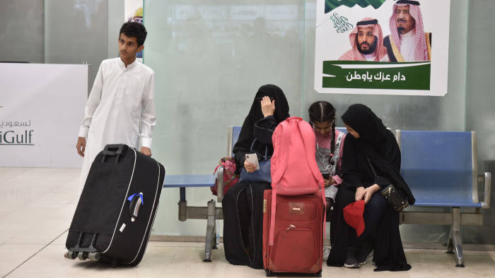 Gratë saudite tashmë mund të kalojnë kufirin pa lejen e një burri të familjes