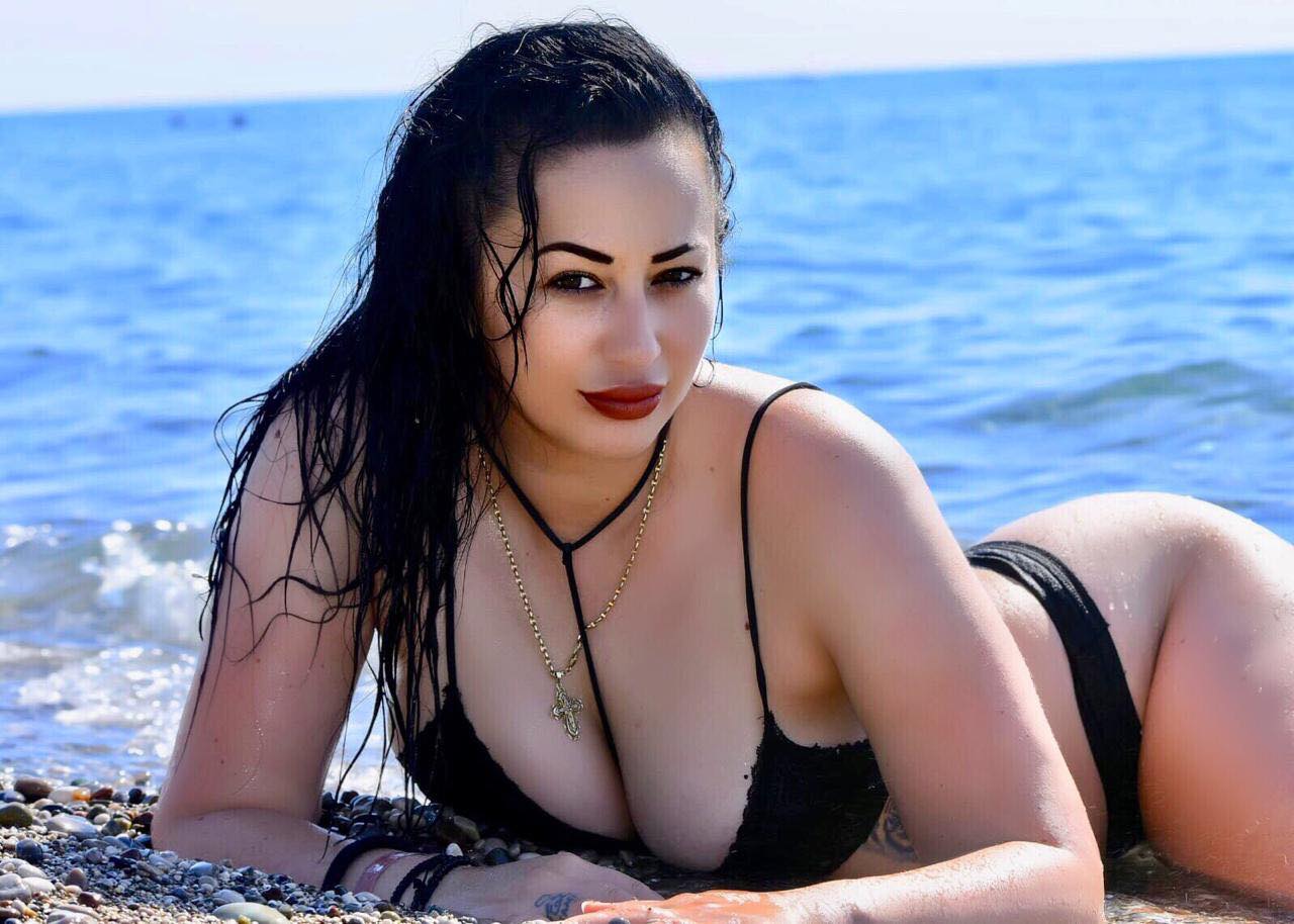 Gjithmonë prapa Ramës, njihuni me truprojën seksi të kryeministrit (FOTO)