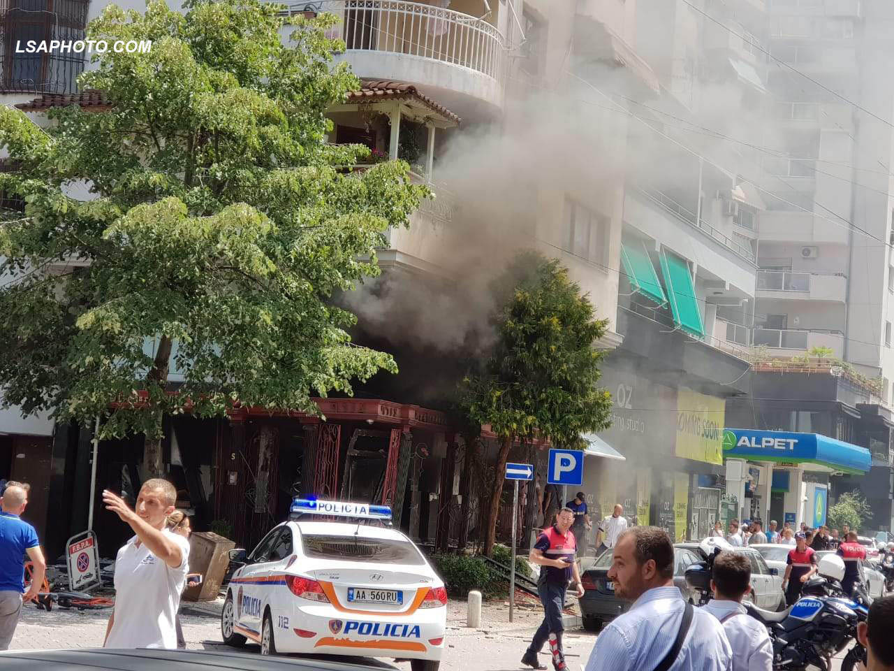 Shpërthimi në dyqanin në ish-Bllok, policia: Katër persona të plagosur