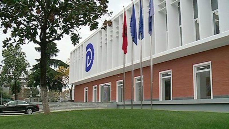 Kryebashkiakët e PD takojnë Bashën: Nuk ikim nga zyrat