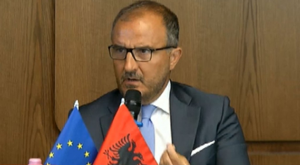 Ambasadori Soreca flet për Teatrin: Çështje delikate dhe e politizuar