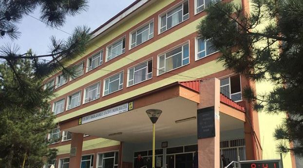 Vetëplagoset 27-vjeçari me armë zjarri, humb jetën në spital