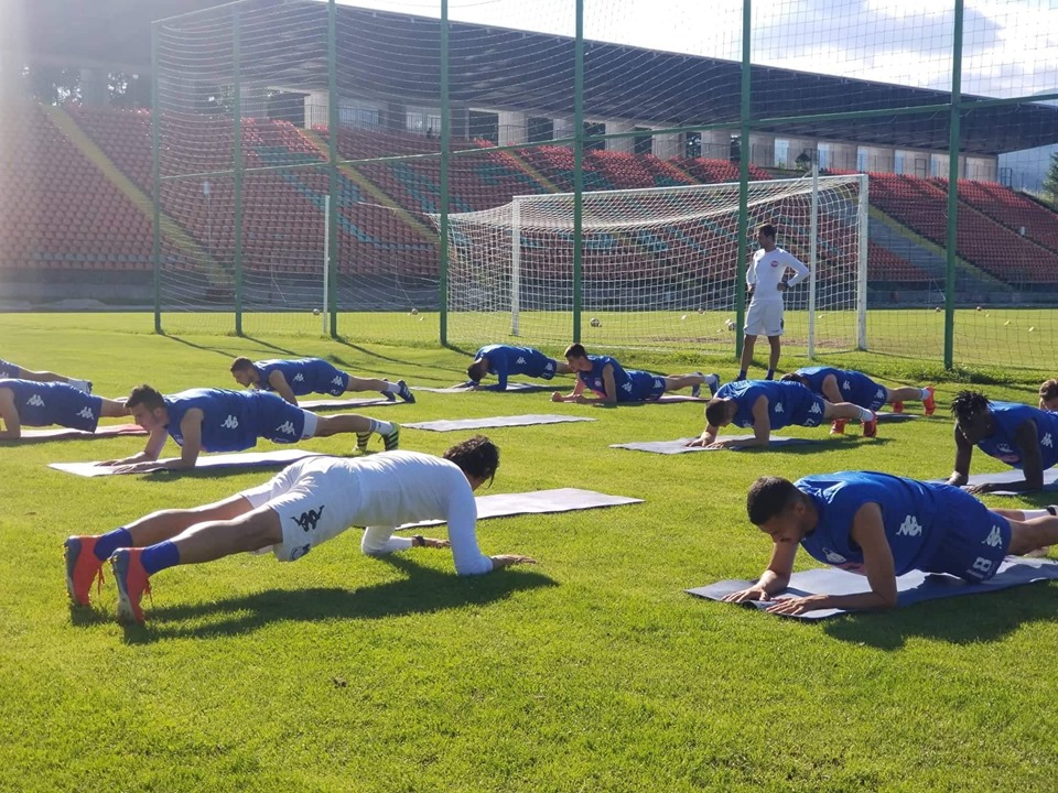 Teuta në formë, rikthimi i titullarit qetëson Shkëmbin