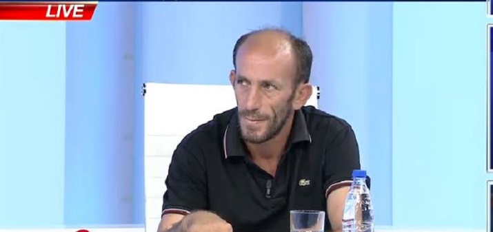 Gruaja e braktisi bashkë me fëmijët, babai apel prekës: E kisha kapur disa herë…