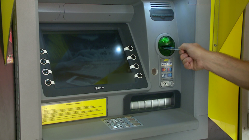 Siguria e kartave bankare/ Këshillat si të mbrohemi nga mashtrimet