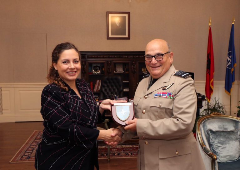 Ministrja Xhaçka pret kreun e Komitetit Ushtarak të NATO-s