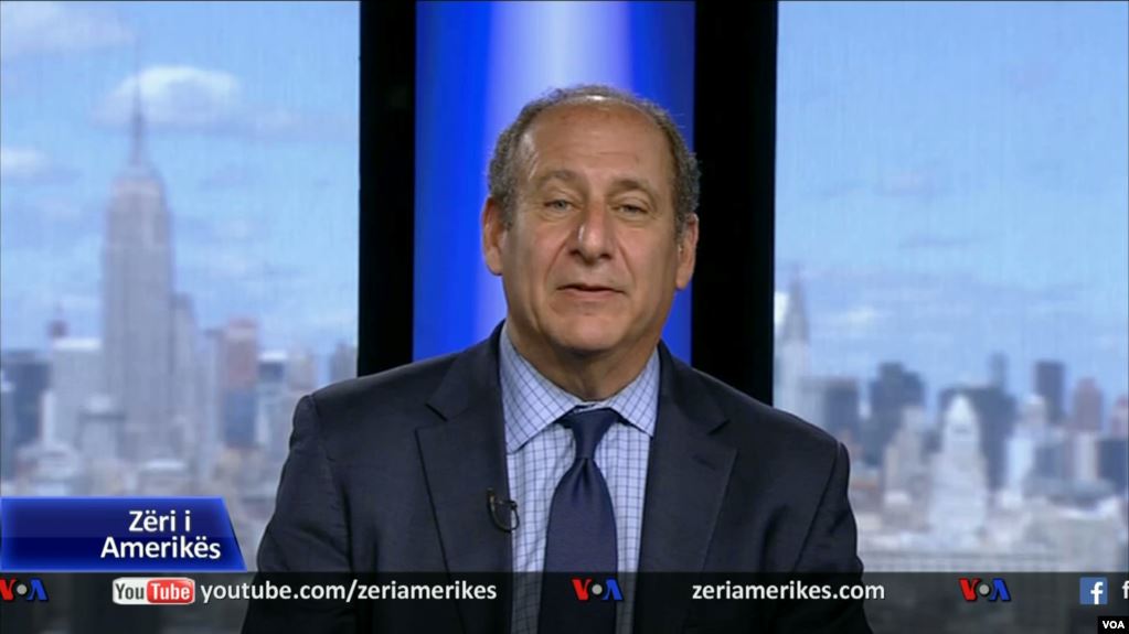 Phillips, thirrje për transparencë për memorialin turk në Tiranë