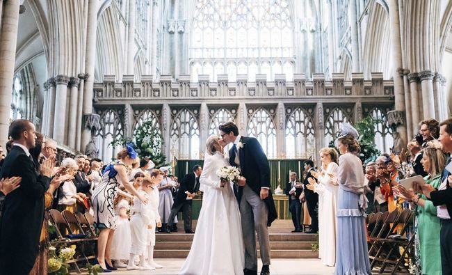 Këngëtarja e famshme kurorëzon dashurinë në Angli, foto nga ceremonia dhe VIP-at