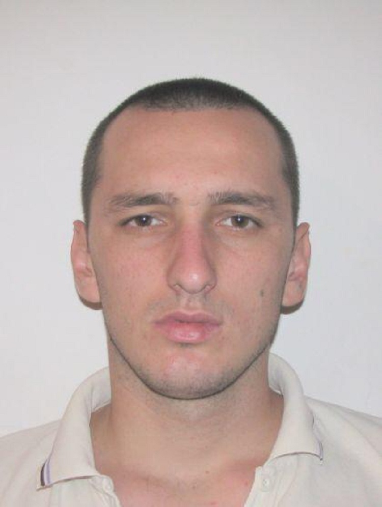 Ja cili është i shumëkërkuari i rrezikshëm që do bënte vrasje në Tiranë (FOTO)