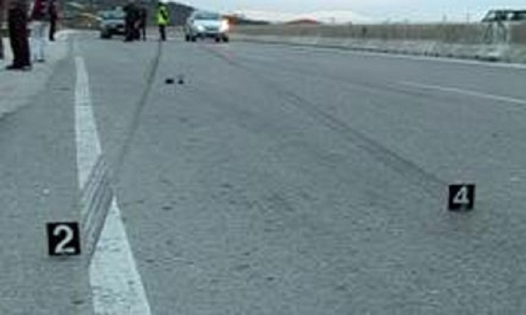 Aksidentohet për vdekje adoleshenti, autori braktis makinën