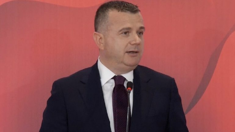 “Avion droge në Elbasan”, Balla i përgjigjet Berishës