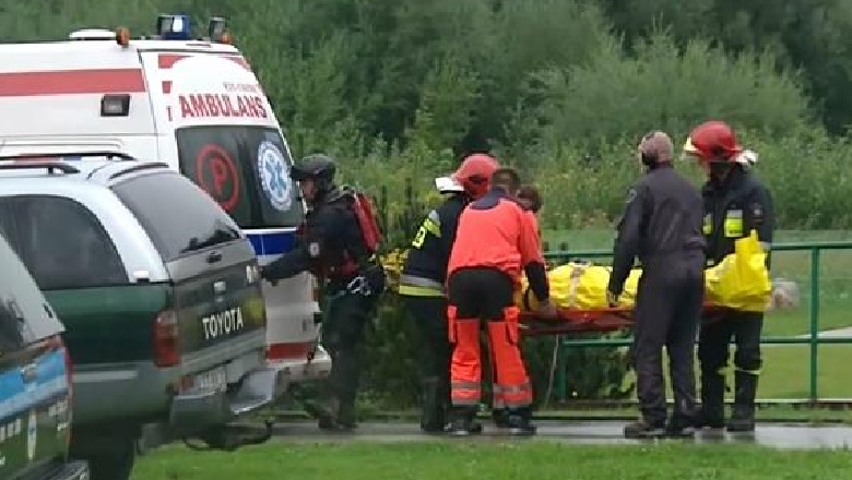 Rrufetë dhe stuhia godasin malet, shënohen viktima