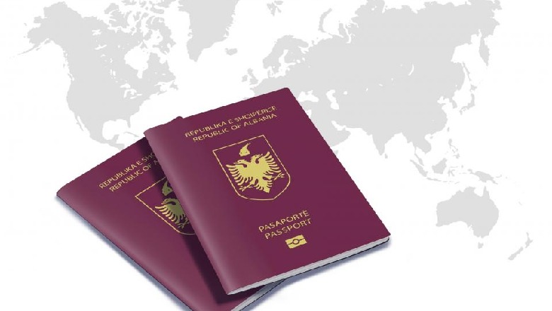 I jep 20 € oficerit të imigracionit që të mos i arrestojë vëllanë, dënohet me burg shqiptari