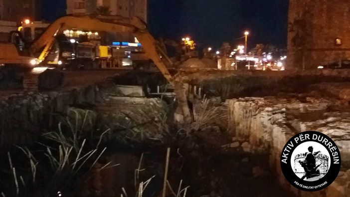 Durrës, bie nga lartësia, një person dëmtohet te Veliera