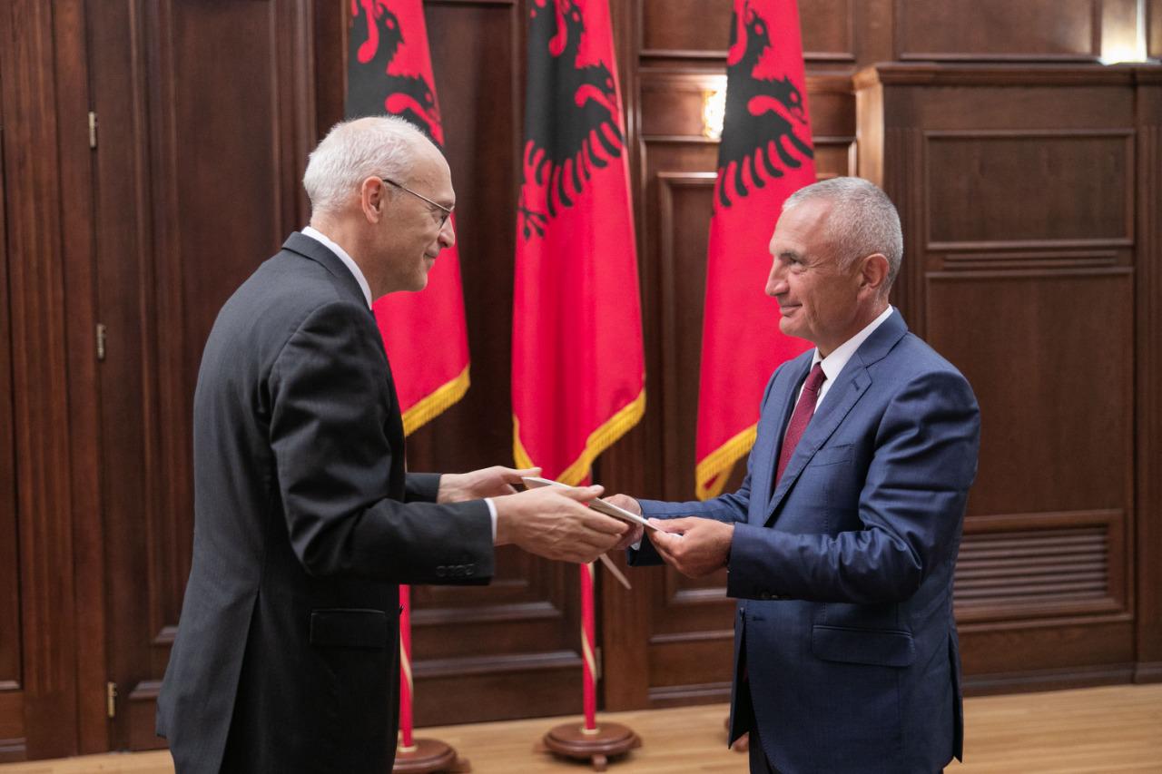 Ambasadori i ri gjerman dorëzon kredencialet tek Ilir Meta
